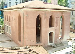 416 Yıllık Tarihi Cami AVM Nedeniyle Kapalı!