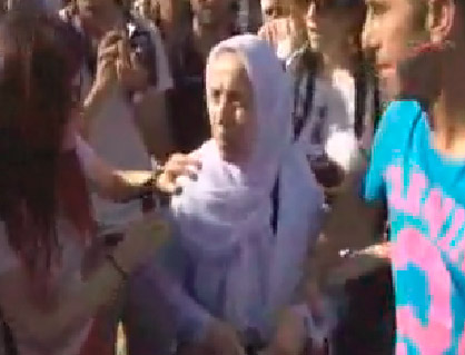 Bikinili Eyleme Tepki Gösteren Teyze