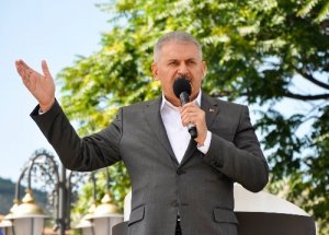 Dostumuzu da gördük düşmanımızı da