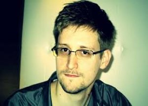 Edward Snowden Ortada Kaldı