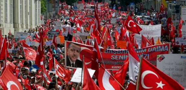 Avusturyalılar Erdoğan İçin Sokaklarda