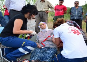 Akut Ekibi Kaybolan Yaşlı Kadını Kurtardı