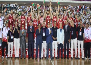 Mersin'de Şampiyon Türkiye!