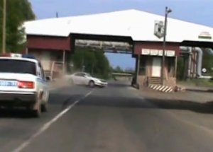 Polis Dur İhtarına Uymayan Araca Ateş Açtı