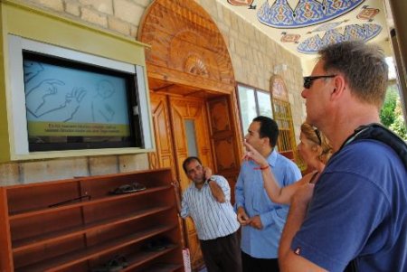 Turistlere Profesyonel Cami Rehberleri