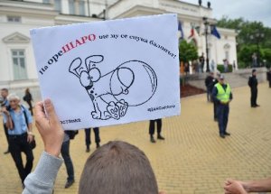 Bulgaristan'da Göstericiler Meclisi Bloke Etti