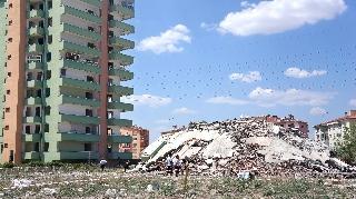10 Katlı Boş Bina Çöktü!