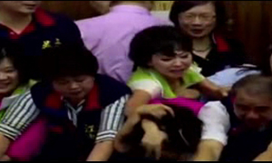 Meclis`te Akılalmaz Kavga!