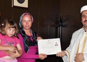 İsveçli Gelin Müslüman Oldu