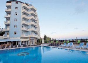 Haşemalı Tatilciler Havuzdan Çıkarıldı