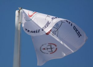 İlköğretim Okuluna Beyaz Bayrak