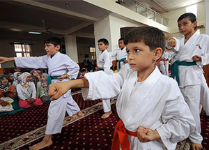 Kur'an kursunda karate de öğreniyorlar