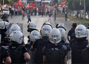 Polis Neden Hedef Tahtasında?