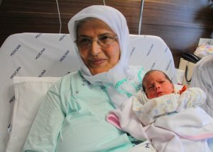 54 Yaşında Anne Oldu