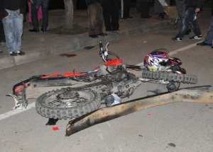 Tır'a Çarpan Motosiklet Sürücüsü Öldü