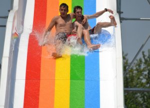 Bunaltan Sıcaklarda Aqua Parkta Serinlediler