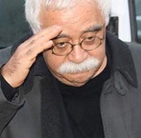 Levent Kırca Belediye Başkanlığına Soyundu
