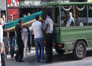 İş Hanının 4'üncü Katından Düşerek Öldü