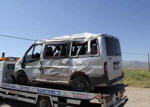 Van’da Minibüs Takla Attı: 10 Yaralı