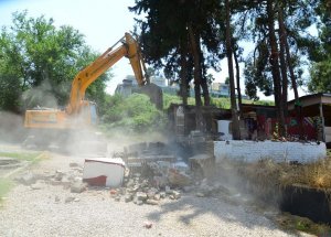 Adana'da Kaçak Yapılara Yıkım!