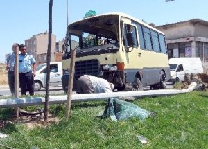 Yolcu Minibüsü Kontrolden Çıktı: 10 Yaralı