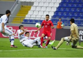Genç Milliler Fransızlara Boyun Eğdi!