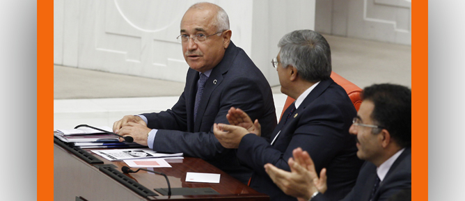 Cemil Çiçek'ten Başörtüsü Çıkışı