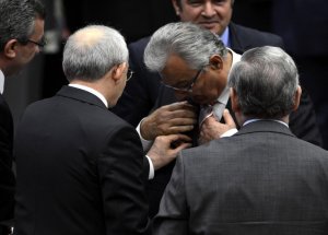 Baykal'dan AK Parti'ye Tarihi Övgü