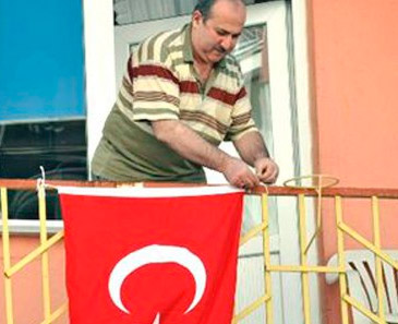 AK Parti'den '8.5 Milyon Bayrak' Genelgesi