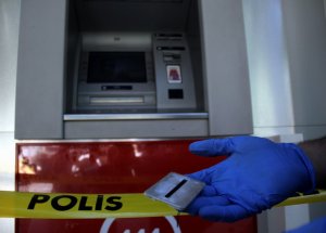 Banka ATM'lerine Aman Dikkat!