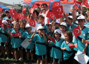 Minik Yüzücüler Sertifikalarını Aldı