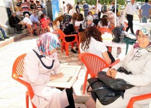 Aileler Çocuklarını Sınava Dualarla Uğurladı