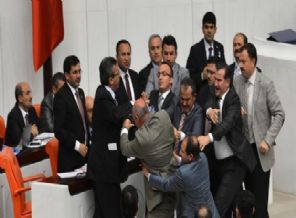 TBMM Genel Kurulu'nda Yumruklar Konuştu