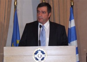 Atina Belediye Başkanı'na yumruklu saldırı