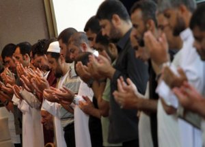 Gazze'de İlk Teravihi Haniye Kıldırdı