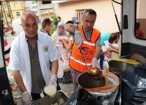 Kimse Yok Mu'dan Bin Kişiye Sıcak Yemek