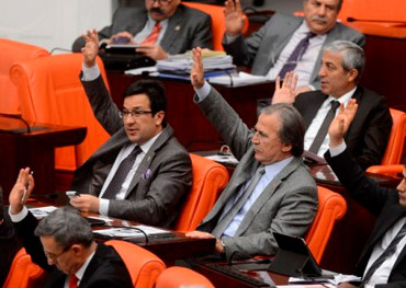 Meclis'te 'Askerlik Tanımı' Tartışması