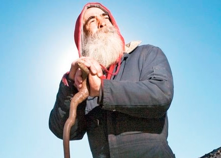 Polis Ak Sakallı Dede Arıyor