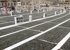 Kabe'nin halıları değiştirildi