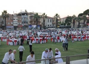 İmam hatiplilerden 3 bin kişilik iftar