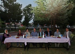 Vali Başköy, Huzurevi Sakinleriyle İftarda Buluştu
