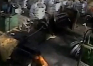 Gerilen Tel Kafasını Kopardı