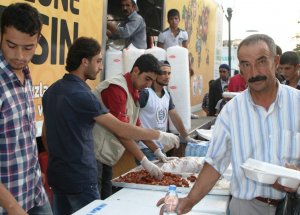 İhh Gezici Aşevi Tır’ı Van’da