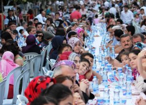 Bir Kilometrelik İftar Sofrası