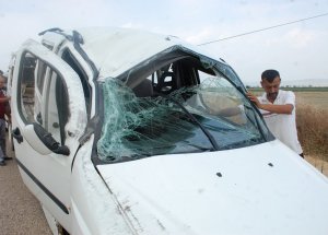 İftar Yemeği Götüren Kamyonet Takla Attı