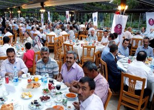 Diyanet İftarında Cola Şaşkınlığı