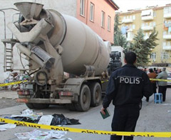 Beton Mikseri Pompası Patladı: 7 Yaralı