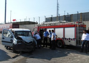Kamyonet Refüje Daldı: 1 Ölü