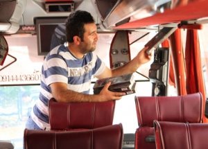 İran plakalı otobüsten kaçak sigara fışkırdı
