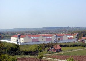 Mahkumlar Koğuşu Yaktı